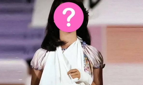 Nữ thần màn ảnh đẹp đến mức bị fan bắt cóc, nào ngờ thành 'kẻ dối trá' sụp đổ cả sự nghiệp