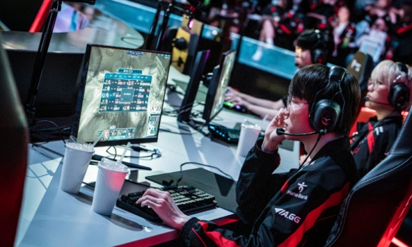 T1 'lãnh họa' vì LCK, Faker vẫn có hành động đẹp với BTC giải đấu