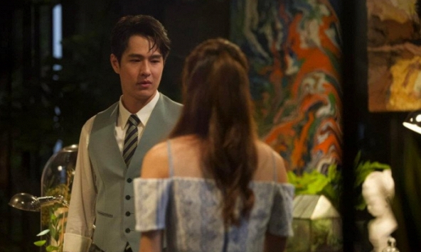 Thấy tôi trò chuyện với đồng nghiệp nam, mẹ giả vờ đau tim để dằn mặt và đuổi người ta đi