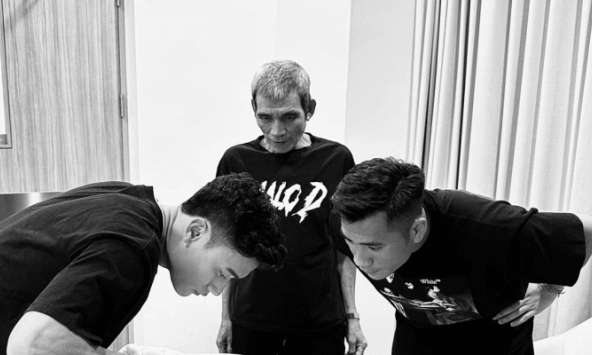 Bố của Bùi Tiến Dũng, Tiến Dụng qua đời: Quang Hải, Tiến Linh... chia buồn, thủ môn U23 Việt Nam mong đồng đội mạnh mẽ vượt qua nỗi đau