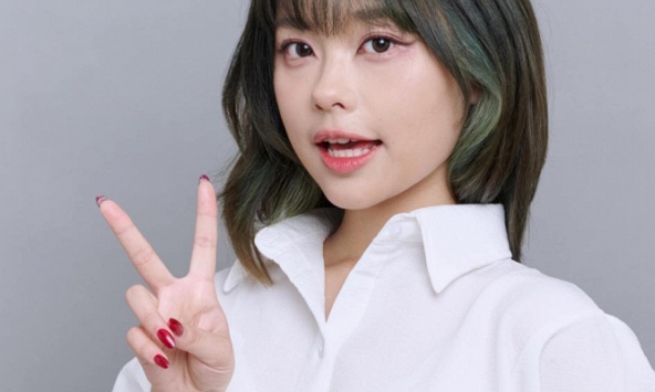 Soi profile đỉnh nữ MC mới của Free Fire: Cực xinh, thông thạo 5 ngoại ngữ và là 'wibu chúa'