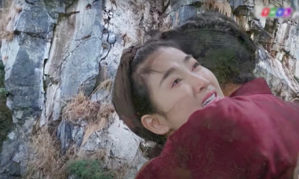 Cảnh nhảy vực 'giả trân' của phim cổ trang Việt có rating cao nhất được ví như phim Ấn Độ