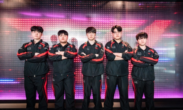 Faker đưa ra nhận xét 'quý hơn vàng' cho tuyển thủ trẻ T1