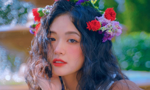 Suni Hạ Linh - Đại diện Việt Nam tại Đạp gió sinh năm 1990 hay 1993?