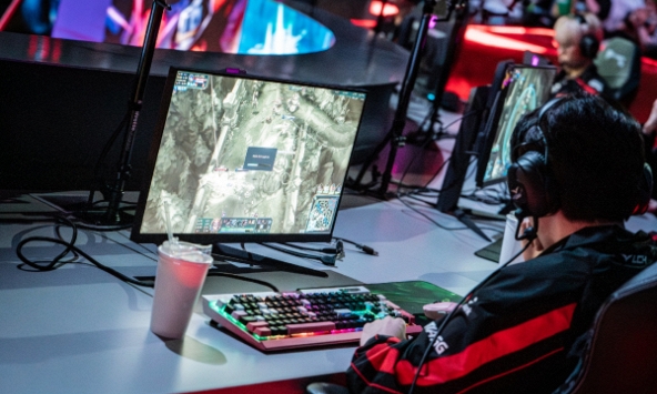 LCK một lần nữa đổi lịch phát sóng nhưng hé lộ chi tiết khiến khán giả phải lo nghĩ cho tình huống xấu nhất