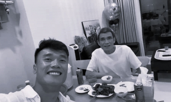 Thủ môn Bùi Tiến Dũng nghẹn ngào nói về người bố quá cố: 'Nỗi đau đến bất ngờ không cho ai trong gia đình có sự chuẩn bị'