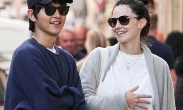 Song Joong Ki tự tin tuyên bố không áp lực vì cuộc sống hôn nhân, ước một điều dành cho con trai đầu lòng