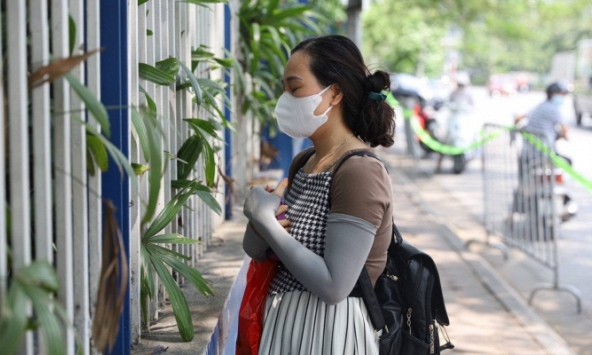 Nỗi lo trắng đêm nộp hồ sơ vừa lắng xuống, phụ huynh Hà Nội đối mặt với 'kiếp nạn' mới, chỉ ghi danh cho con đã 'bay' 23 triệu