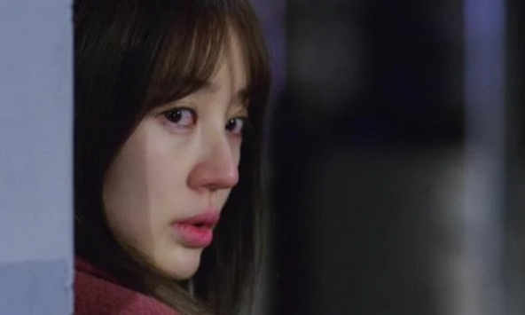 Nửa đêm vào phòng người mẹ đã mất, tôi giật mình khi thấy vợ chồng anh trai đang ngồi bên cạnh đống tiền vàng