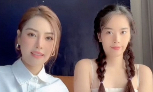 Quế Vân trở lại livestream cùng Nam Em, khẳng định không có chuyện cố tình “đu bám”