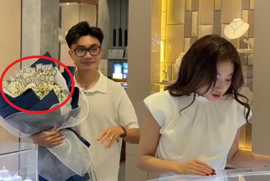 Thiếu gia Đồng Tháp 'chơi lớn' tặng vợ bó hoa chất lượng không ông chồng nào dám 'đu'