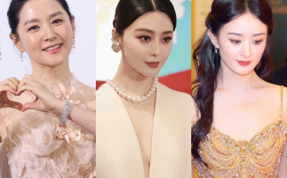 Thảm đỏ Giải thưởng Điện ảnh châu Á: Phạm Băng Băng 'chặt chém' với đồ cắt xẻ táo bạo, Triệu Lệ Dĩnh đẹp diễm lệ lấn át Lee Young Ae