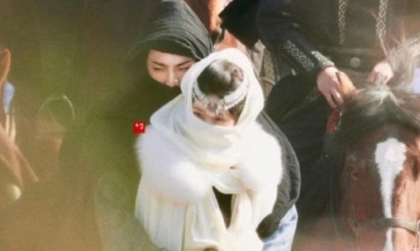 Cặp đôi Hoa ngữ đẹp không góc chết làm dân tình mê mẩn: Nữ chính xinh như nữ thần