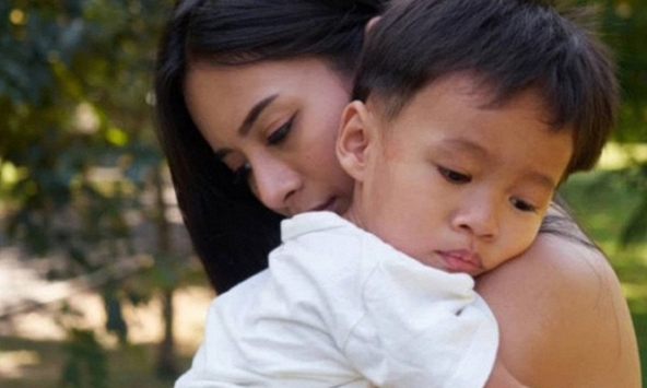 Vợ chồng anh tôi lấy nhau 10 năm chưa có con, thế mà ngày về thăm quê chị dâu dắt theo đứa nhỏ 3 tuổi