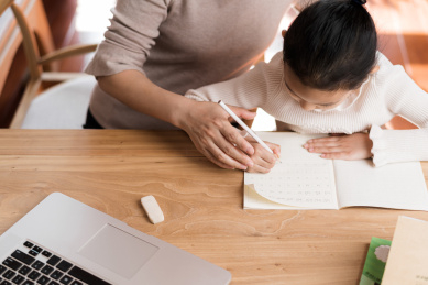 Bà mẹ ở Hà Nội tiết lộ khoản tiền thưởng mỗi khi con đạt điểm cao, phụ huynh than: Nhà giàu lắm mới theo nổi!