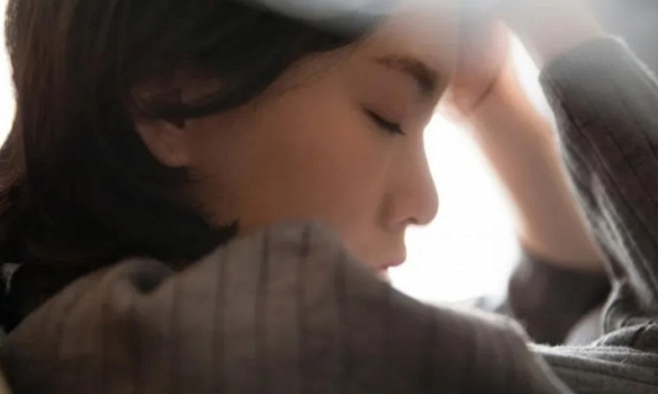 Giận chồng, tôi ôm con về nhà mẹ đẻ rồi xấu hổ, cun cút trở về sau câu nói của mẹ