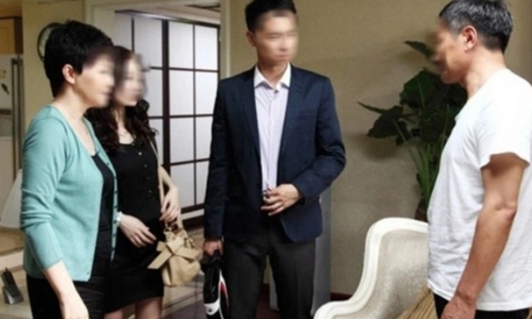 Bố muốn cưới người giúp việc nhưng yêu cầu mà cô ấy đưa ra làm chúng tôi không chấp nhận nổi