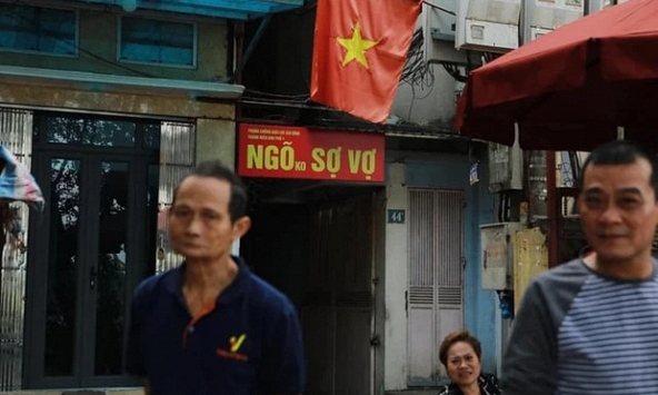 'NGÕ không SỢ VỢ' bất ngờ gỡ biển, chị em phụ nữ trong ngõ xác thực: Ở đây ai cũng yêu vợ hết