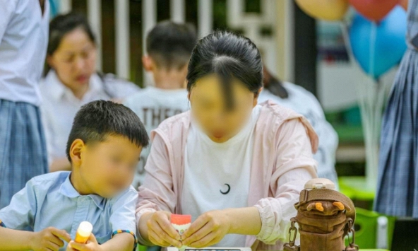 Bà mẹ ở TP.HCM liệt kê tiền học 1 tháng của con, nhiều người lắc đầu: Tưởng học trường công thì 'dễ thở' lắm