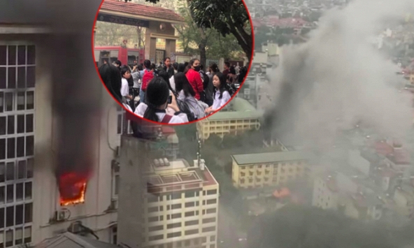 Khói đen nghi ngút từ đám cháy một trường THCS ở Hà Nội, học sinh khẩn trương di tản