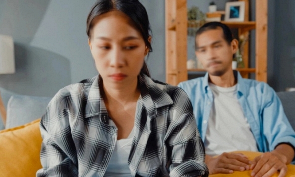 Ngày mẹ về quê, tôi muốn biếu bà 500 triệu nhưng chồng nói một câu khiến tôi đau thắt ruột