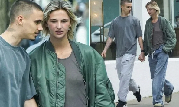 Quý tử nhà Beckham tay trong tay dạo phố cùng bạn gái cũ chỉ 3 tuần sau tuyên bố chia tay