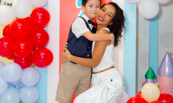  Thảo Trang nghẹn ngào khi nghe con trai 7 tuổi tâm sự 'nhớ mẹ nhưng chỉ biết đợi thôi'