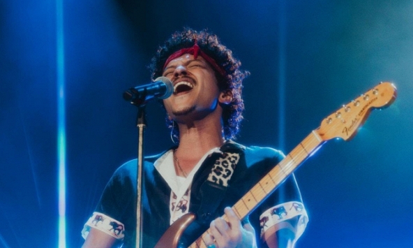 Lý do Bruno Mars phải đi tour cật lực ở Châu Á: Phải kiếm tiền trả nợ vì cờ bạc?
