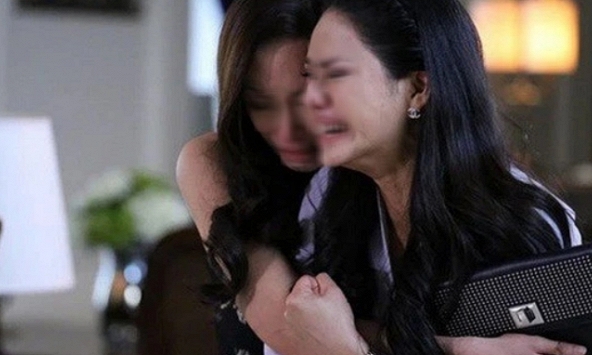 Nửa đêm thấy hành động lạ của chị dâu ở phòng tắm, tôi tái mặt sợ hãi, vội vã gọi điện cho anh trai