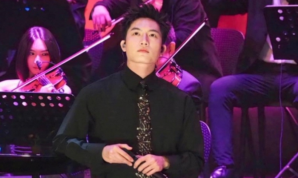 'Voi Bản Đôn' Anh Tú phải tiêm đến 6 mũi vì mất giọng, tính xin nghỉ hát nhưng vẫn cố gắng gượng tại show Đức Trí