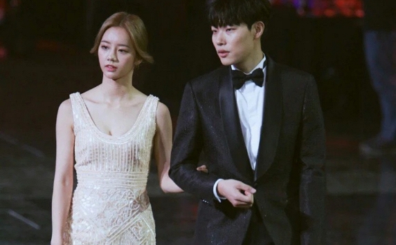 25 triệu người tranh cãi vụ Ryu Jun Yeol 'bạo lực lạnh' Hyeri