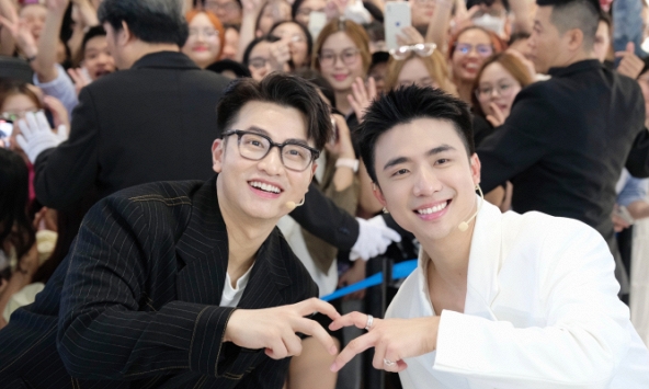 Ninh Dương Story hot cỡ nào mà sự kiện có đến hàng nghìn “nhân viên” tham gia, đăng clip nào triệu view clip đó?