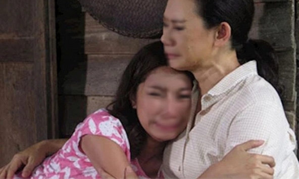  Bát cơm trộn mà mẹ đang ăn dở khiến tôi bật khóc tức tưởi, tối đó quyết tâm làm đơn ly hôn