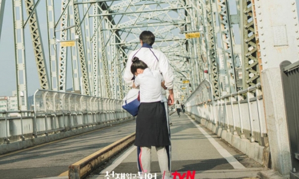 Cặp đôi lệch nhau 30cm khiến netizen thích thú: Nữ chính bé như cây kẹo cạnh nam thần cực phẩm