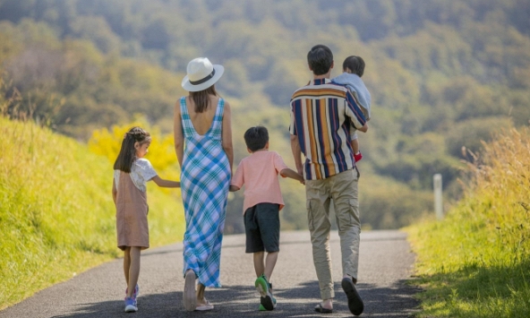 Tăng Thanh Hà khoe khoảnh khắc nhà 5 người: Gia đình hào môn nhưng cực đơn giản và ấm áp