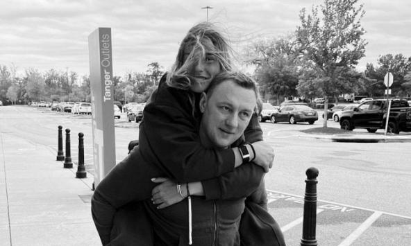 Bạn trai của tay vợt số 2 thế giới qua đời sau khi nhảy từ ban công khách sạn 5 sao, cảnh sát gấp rút điều tra