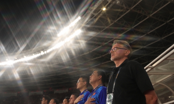 Dân mạng đồng loạt để hashtag 'Troussier out' sau trận đội tuyển Việt Nam thua Indonesia, 'chiếc ghế nóng' của HLV Troussier bị lung lay