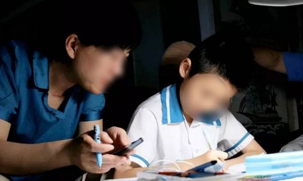 Học sinh viết văn kể 'chú Trương qua thăm mẹ em', chỉ sai 1 chi tiết mà khiến cô giáo 'toát mồ hôi': Đừng để bố biết