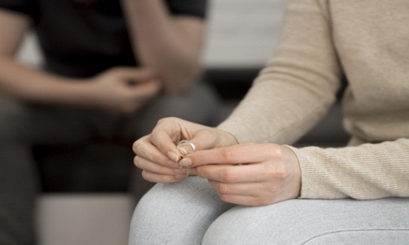 Cô gái 24 tuổi theo chồng về quê Nam Định, cưới 2 tuần đã phải viết đơn ly dị vì anh ta làm bạn thân có bầu