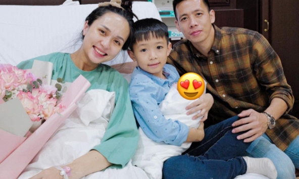 Văn Quyết công khai ảnh 'công chúa nhỏ' mới sinh, hé lộ tên biệt danh vô cùng đặc biệt gắn liền với Hà Nội 
