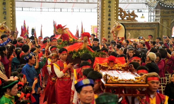 Đặc sắc lễ hội làng Bát Tràng 2024