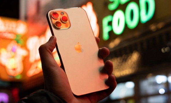 Hàng triệu người dùng iPhone đang cầm điện thoại sai cách!