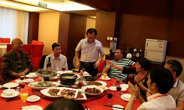 'Hiện tượng lạ' ở buổi họp lớp: Có 4 kiểu người luôn đồng ý tham gia nhưng cũng có 3 kiểu người không bao giờ đến