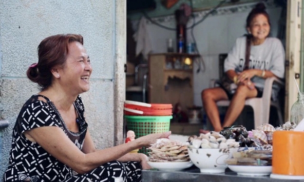 Độc Lạ quán ốc 30 năm chỉ bán buổi sáng ở TP. HCM, đi tới hẻm hỏi 'Út Điệu' ai ai cũng biết!