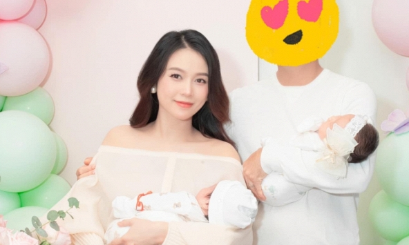 Sam tổ chức đầy tháng cho cặp song sinh, nhắn nhủ 1 câu ngọt ngào đến ông xã giấu mặt 