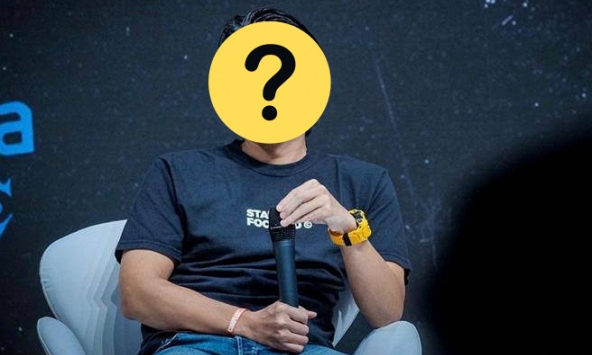 Nam thần 'tự huỷ' nhan sắc vì thấy mình quá đẹp, thành công lớn nhất là cưới mỹ nhân gợi cảm hàng đầu showbiz