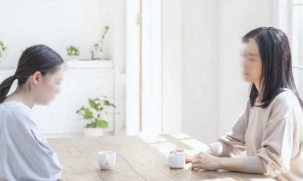 Biết tôi gặp khó khăn, em dâu đem 50 triệu đến biếu, em nhắc lại chuyện xưa khiến tôi ngỡ ngàng