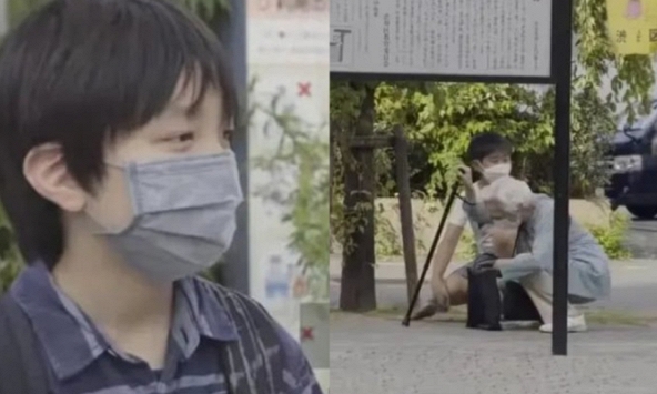 Gặp cụ bà ngã quỵ trên đường, hai học sinh Nhật Bản có màn phối hợp giải cứu cực trơn tru: Đây chính là sức mạnh của giáo dục!