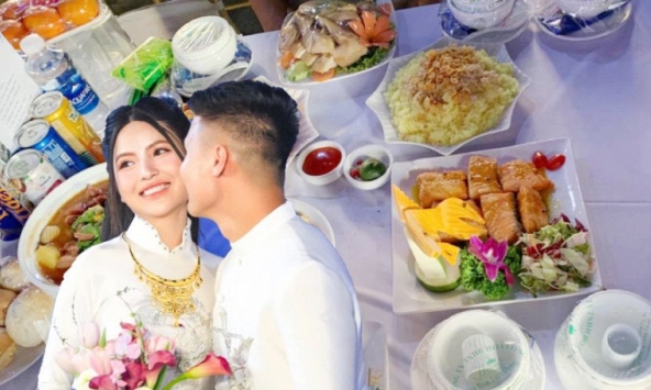 Giật mình nhận ra 3 bữa cỗ cưới Quang Hải - Chu Thanh Huyền từ đám hỏi tới giờ có sự trùng hợp rất hài hước