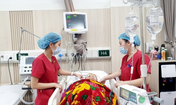 Nữ điều dưỡng kịp thời cứu du khách bị ngưng tim trong quán ăn